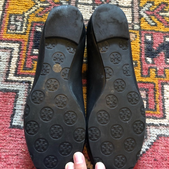 Black Tory Burch ballet flats with gold emblem - Picture 6 of 6